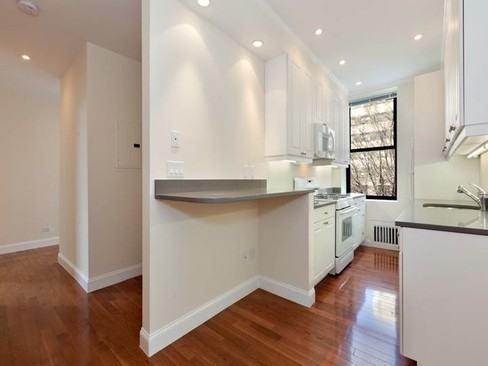 920 Riverside Drive - Photo 2 of 8