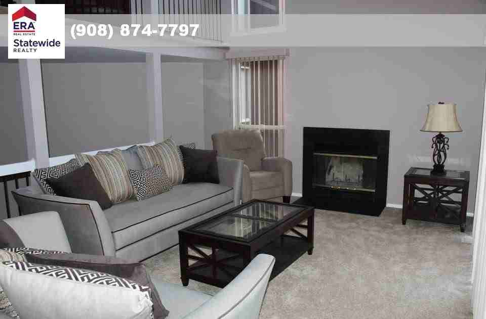 21 Bloomingdale Dr - Photo 2 of 13