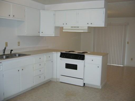 3044 SW Laura Ct - Photo 2 of 9