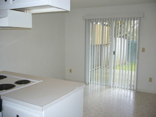 3044 SW Laura Ct - Photo 3 of 9