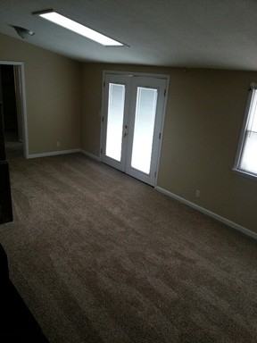 2532 N Summit Ave - Photo 2 of 3