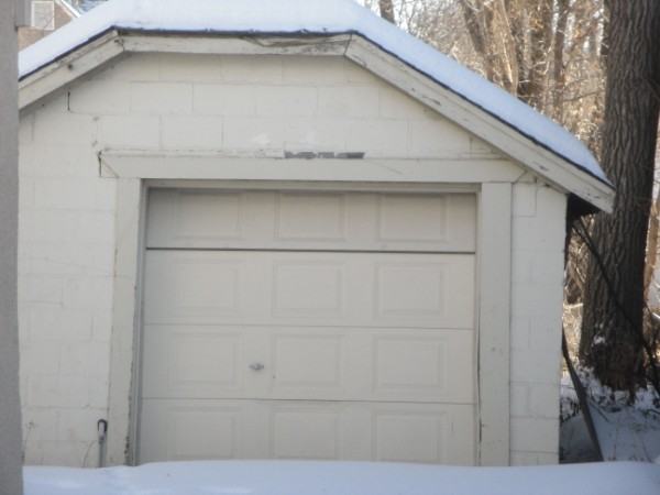 338 NE Lowry Ave - Photo 2 of 10