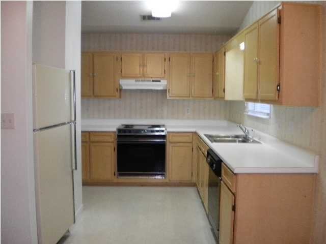 423 Northview Ln - Photo 3 of 8