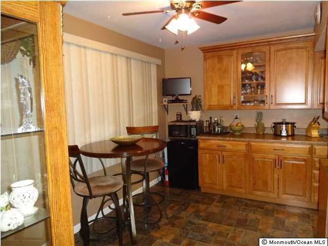 33 Fieldcrest Way - Photo 2 of 8