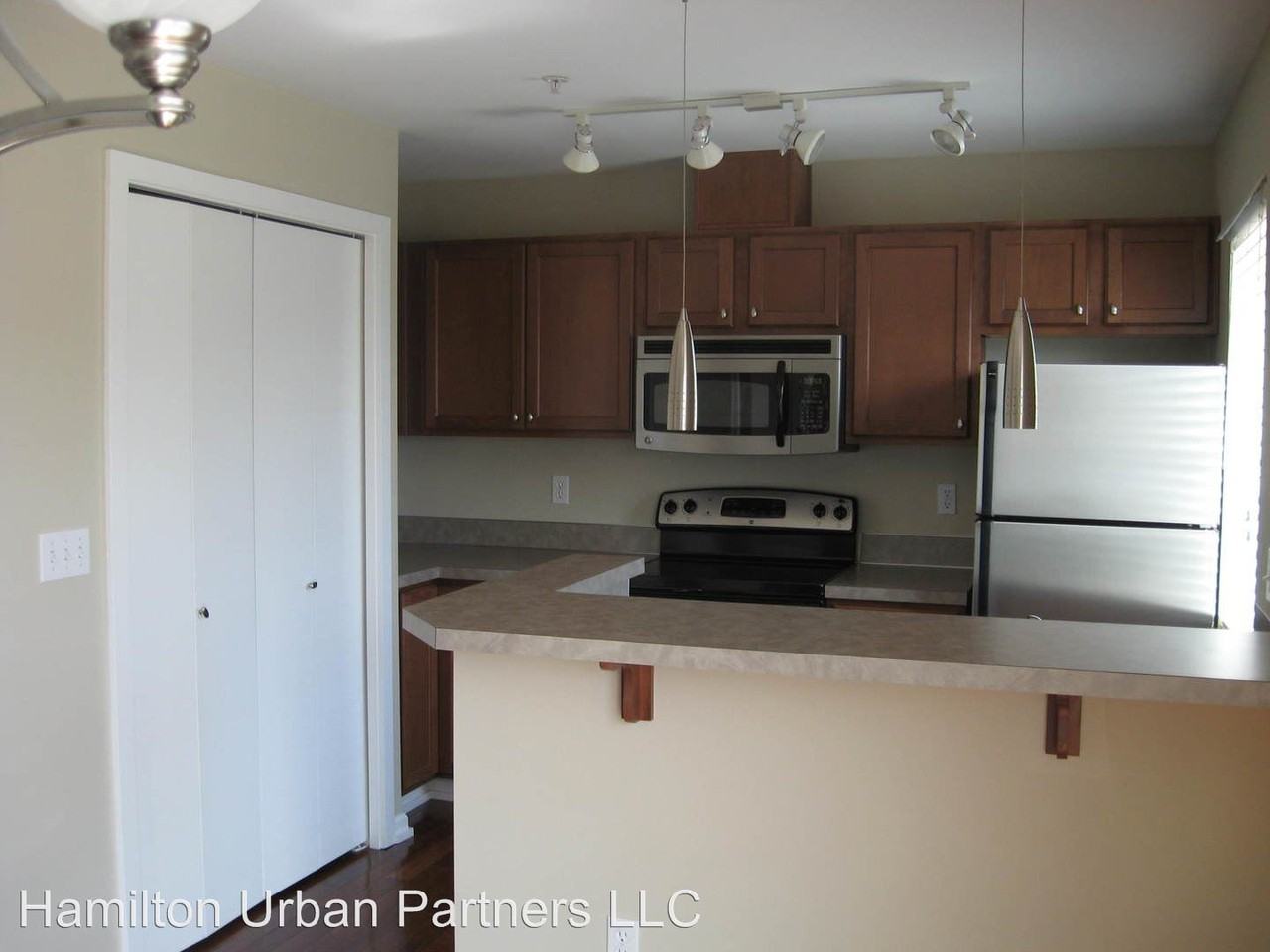 815 S 9th St - Photo 2 of 19