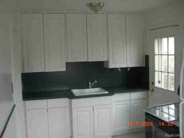 22825 Brittany Ave - Photo 3 of 9