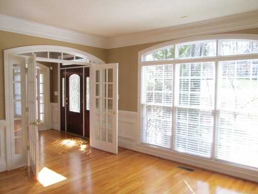 2525 Beacon Crest Ln - Photo 2 of 15