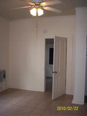 417 SW 2nd St - Photo 3 of 5