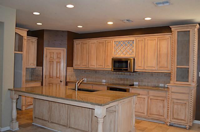 2420 Lakewood Dr - Photo 2 of 12