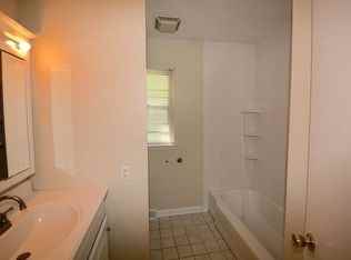 226 Elmwood Dr - Photo 2 of 10