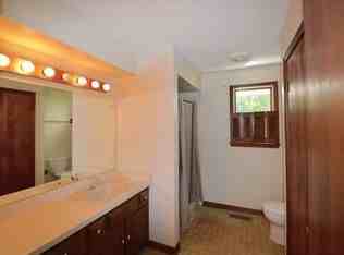 226 Elmwood Dr - Photo 3 of 10