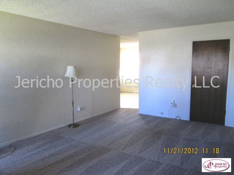 4730 Nelson St - Photo 2 of 13