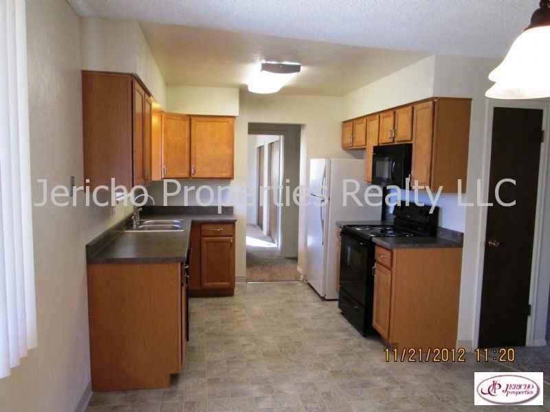 4730 Nelson St - Photo 3 of 13