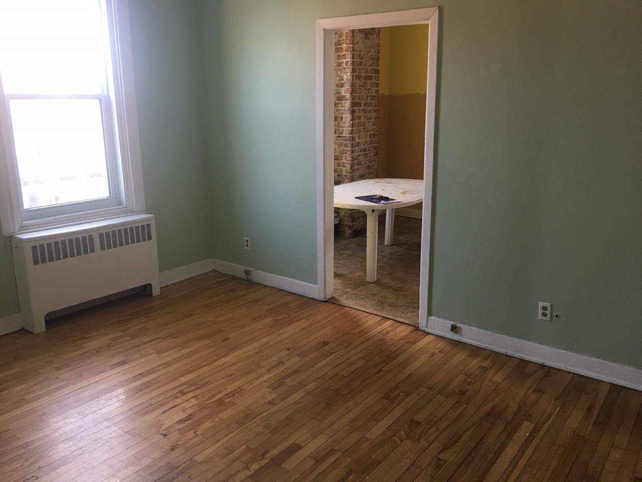 5300 9e Avenue - Photo 2 of 15