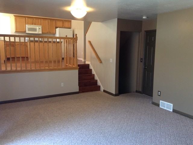 1027 Canfield Dr - Photo 2 of 10