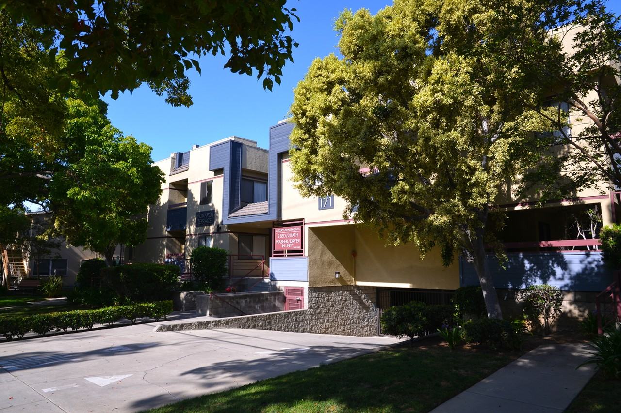 171 N. Wilson Ave - Photo 3 of 49