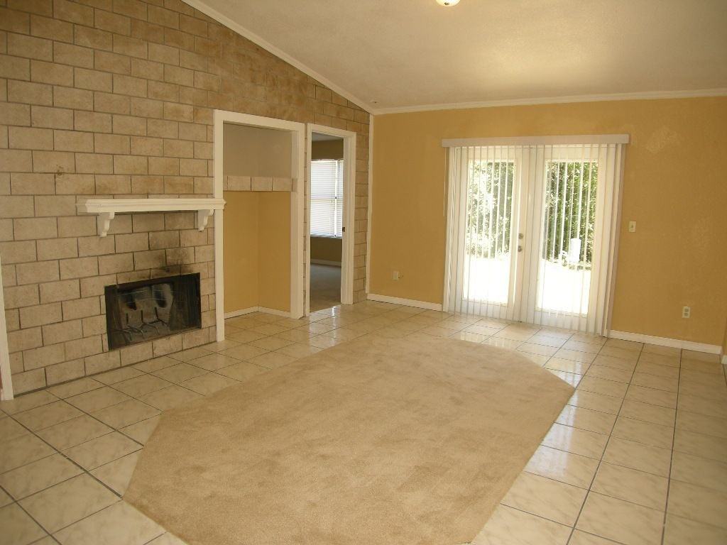 553 Charles Ave - Photo 2 of 6