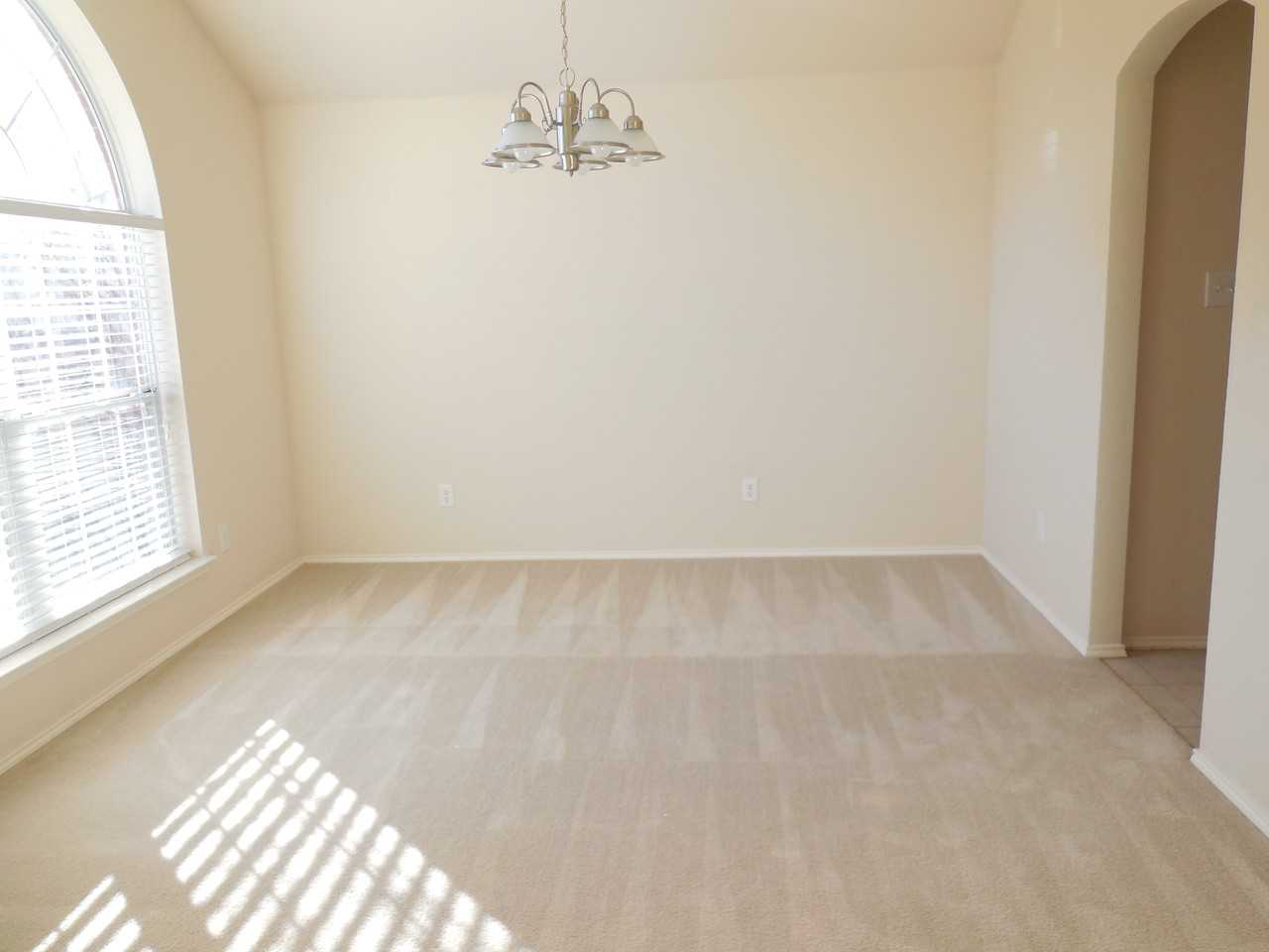 10712 Braemoor Dr - Photo 2 of 11