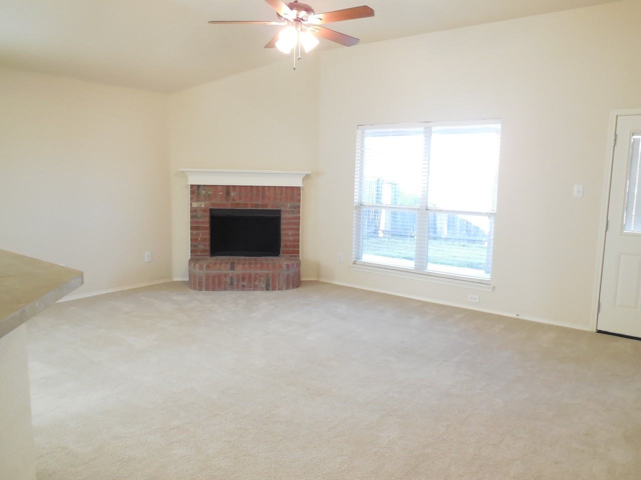 10712 Braemoor Dr - Photo 3 of 11