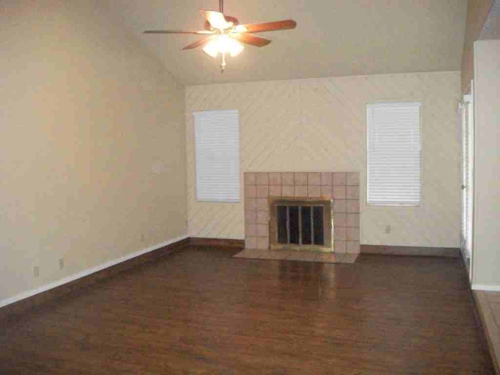7413 Sandywoods Ct - Photo 3 of 10