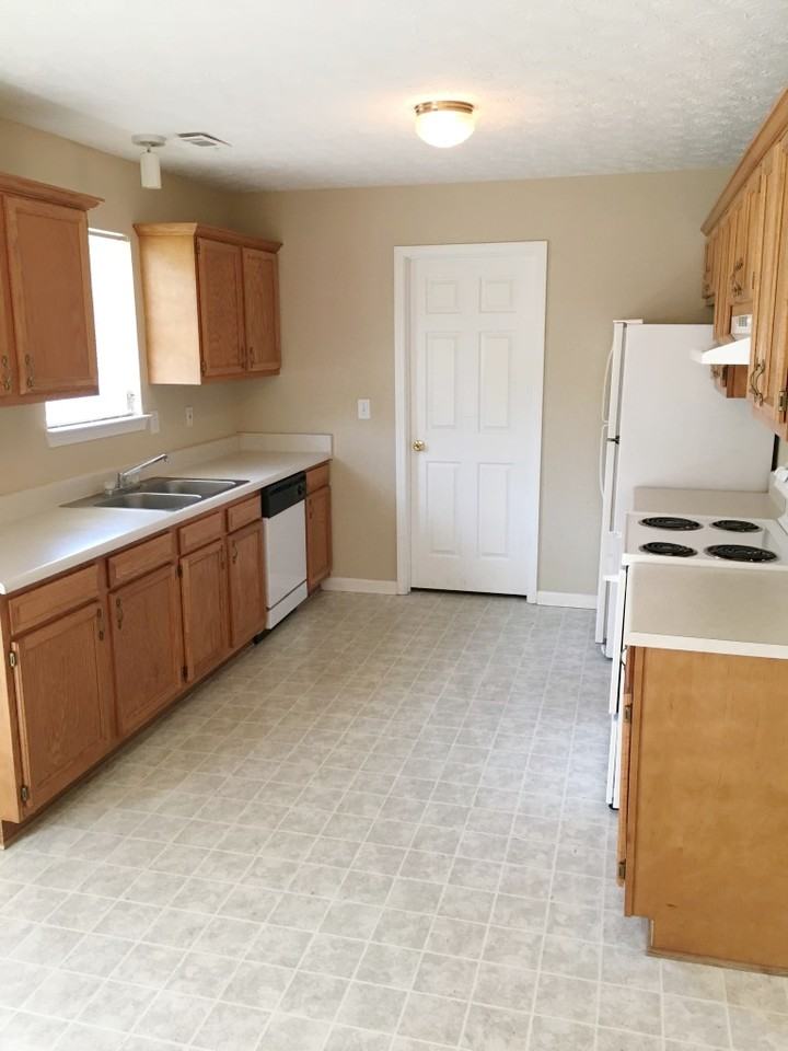 218 Country Meadows Ct - Photo 2 of 11