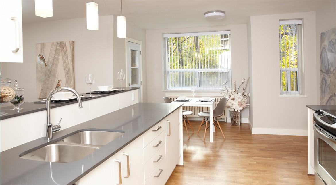 Bathurst Street - Photo 3 of 9