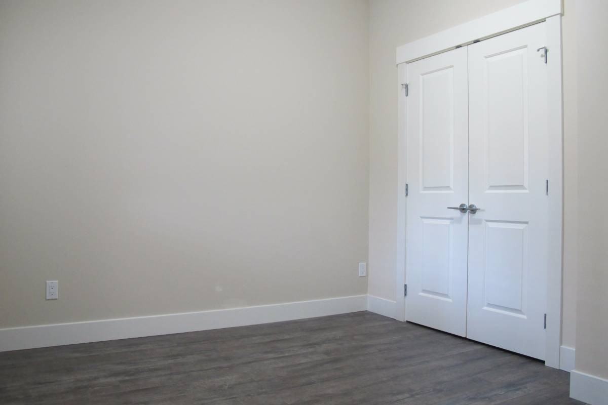 3878 Oxford Street - Photo 3 of 8