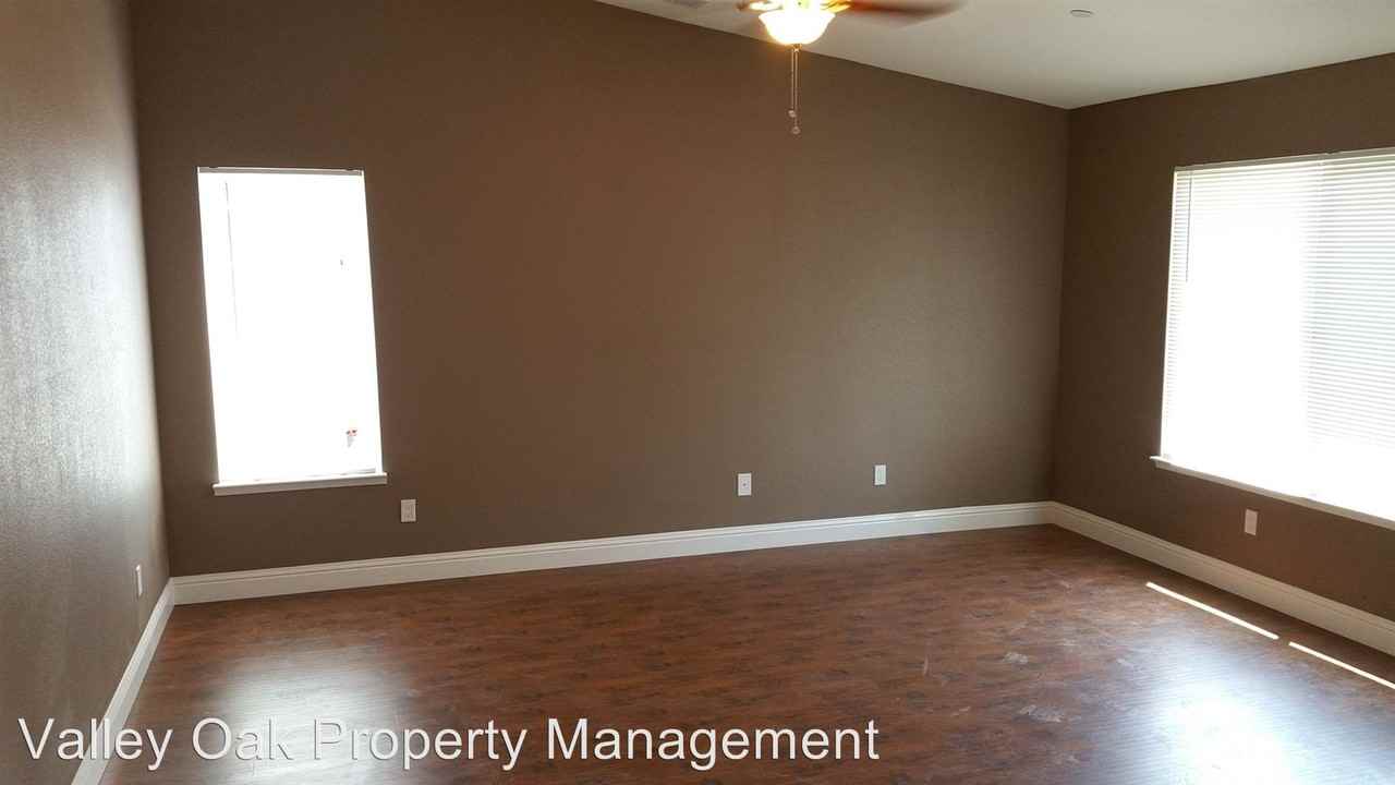 1960 Pine Ct - Photo 2 of 4