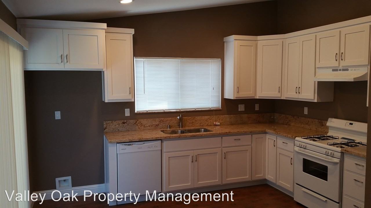 1960 Pine Ct - Photo 3 of 4