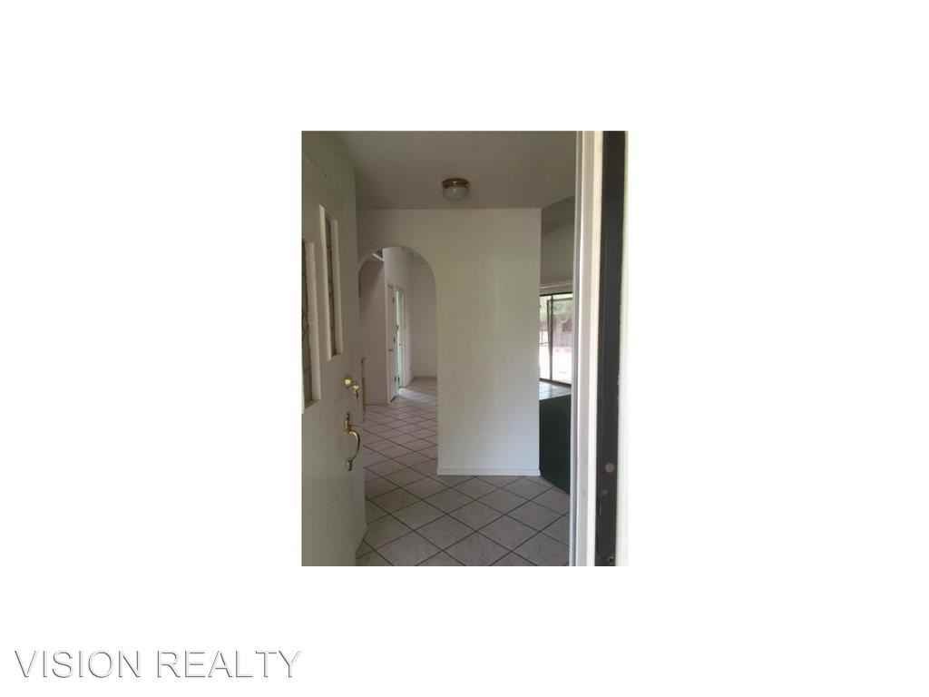 11112 Loma Roja Dr - Photo 3 of 16