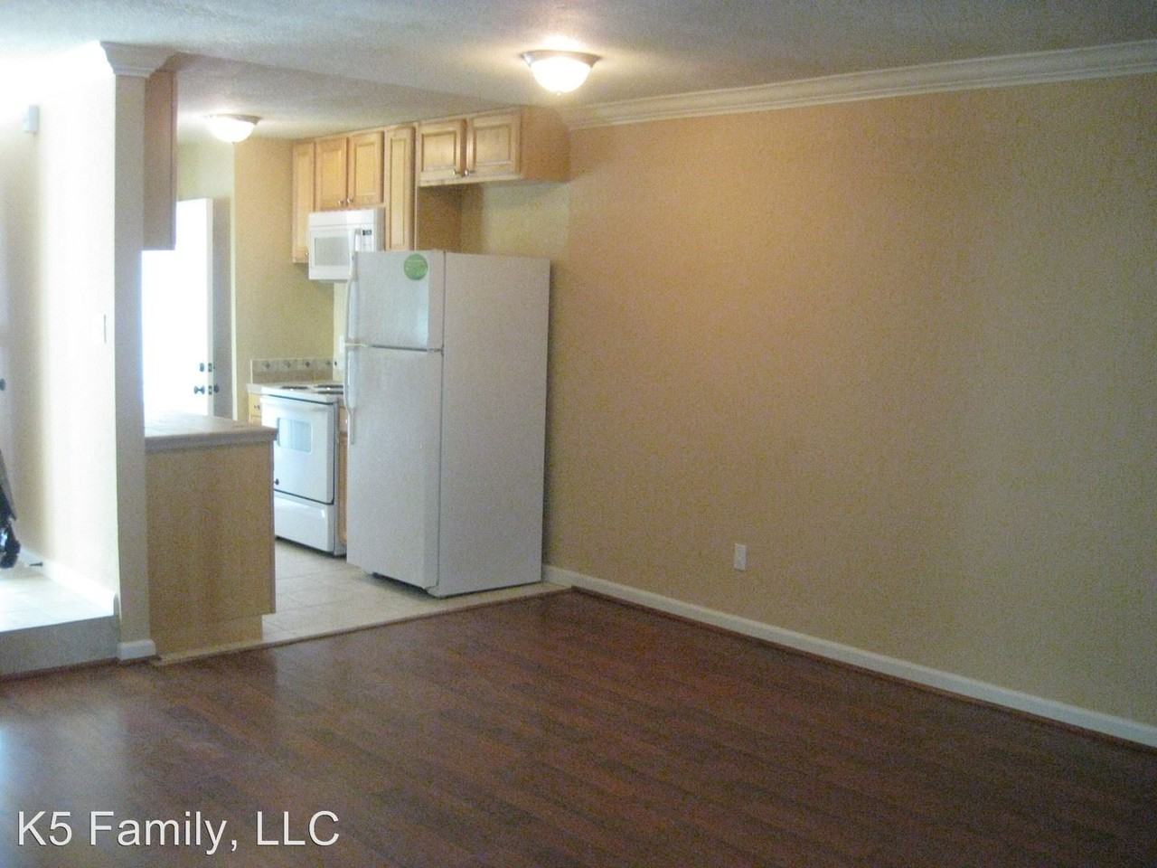 137 Tammy Cir - Photo 3 of 17