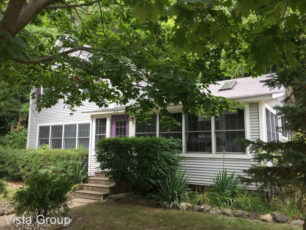 712 Lake St - Photo 3 of 31