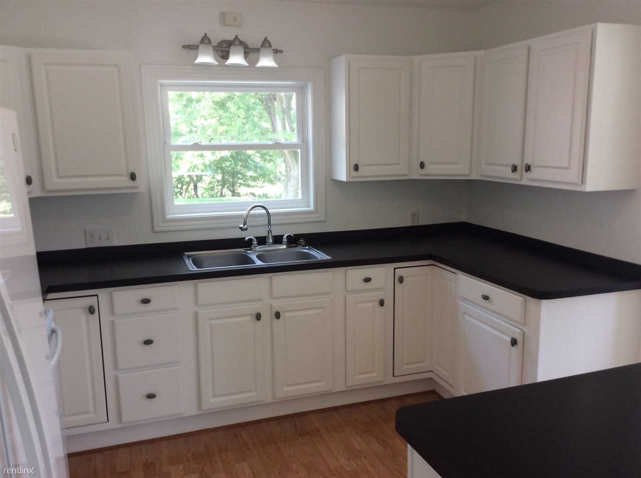 826 S Gunnell Rd - Photo 2 of 10