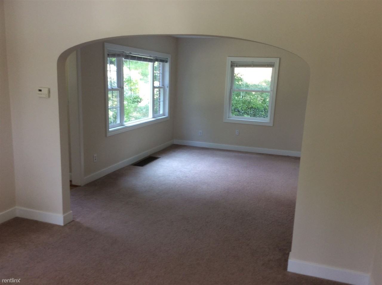 826 S Gunnell Rd - Photo 3 of 10