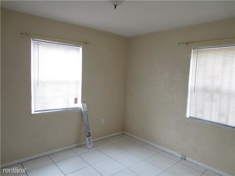 820 NW 128th St - Photo 3 of 7