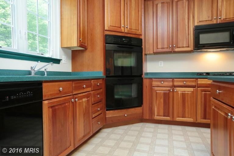 8530 Secor Ct - Photo 3 of 29