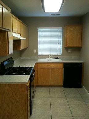 902 Emily St - Photo 3 of 14