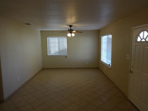 1117 Hazelnut St - Photo 3 of 9
