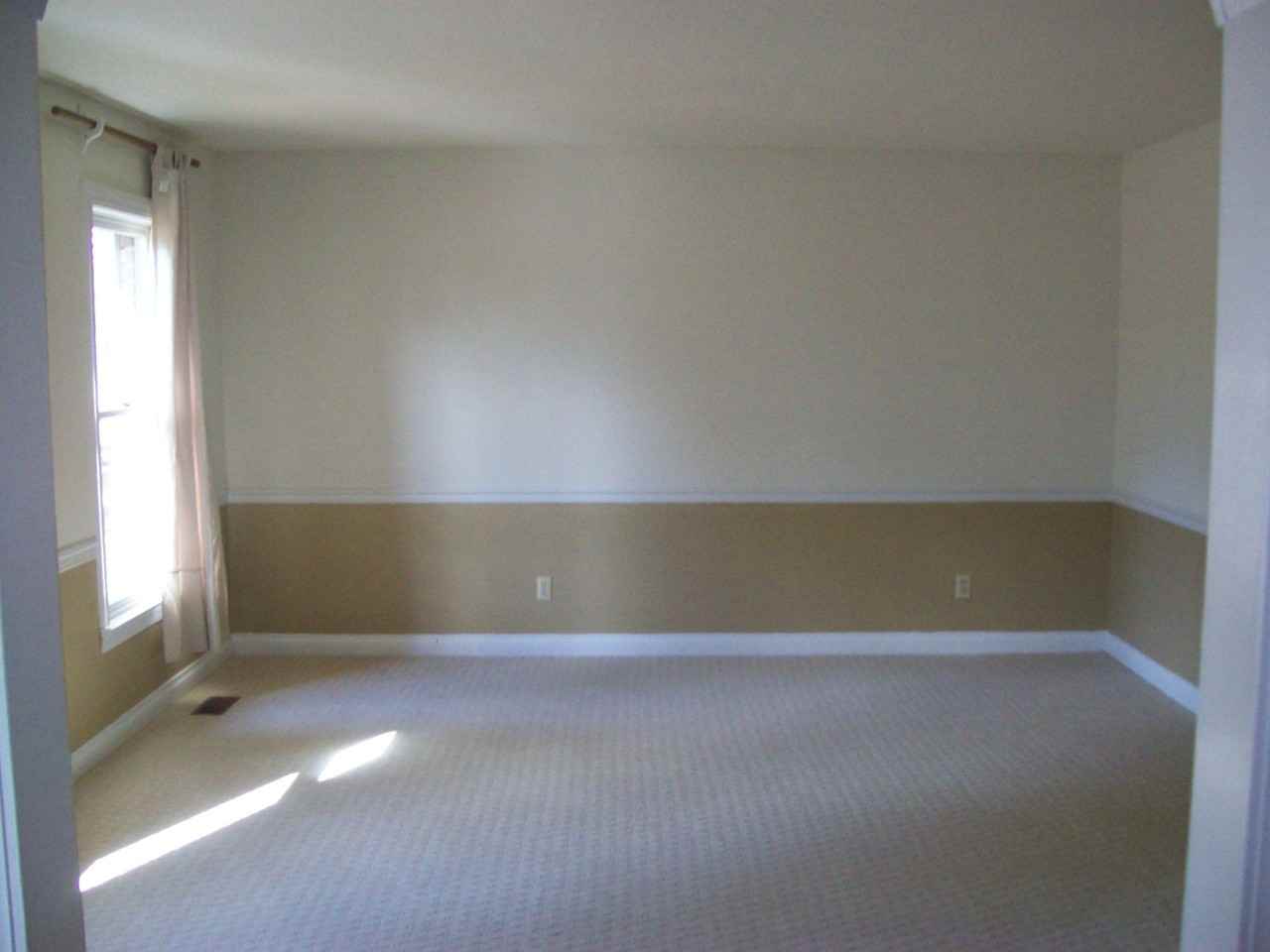 105 Mina Dr - Photo 2 of 11