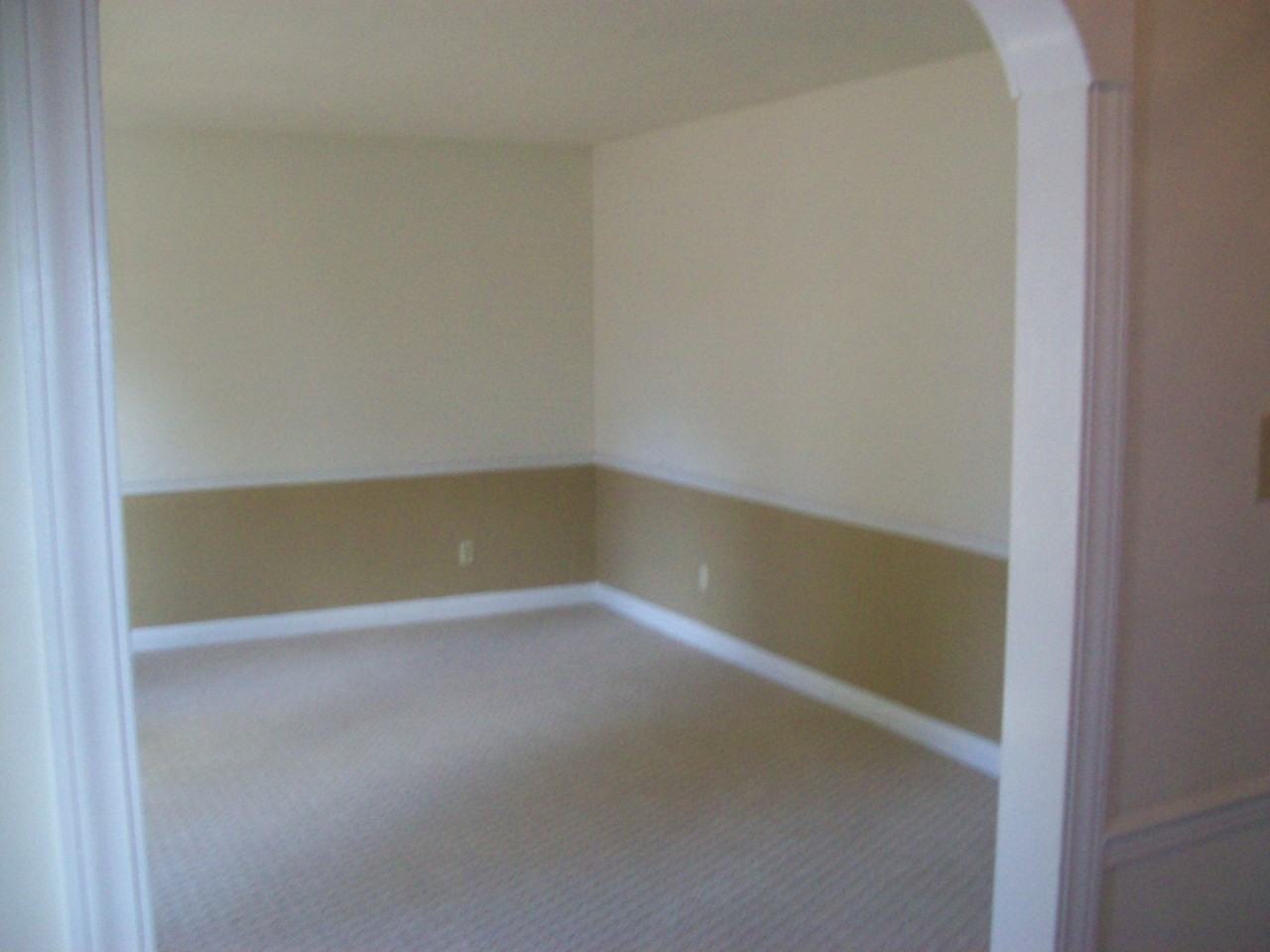 105 Mina Dr - Photo 3 of 11