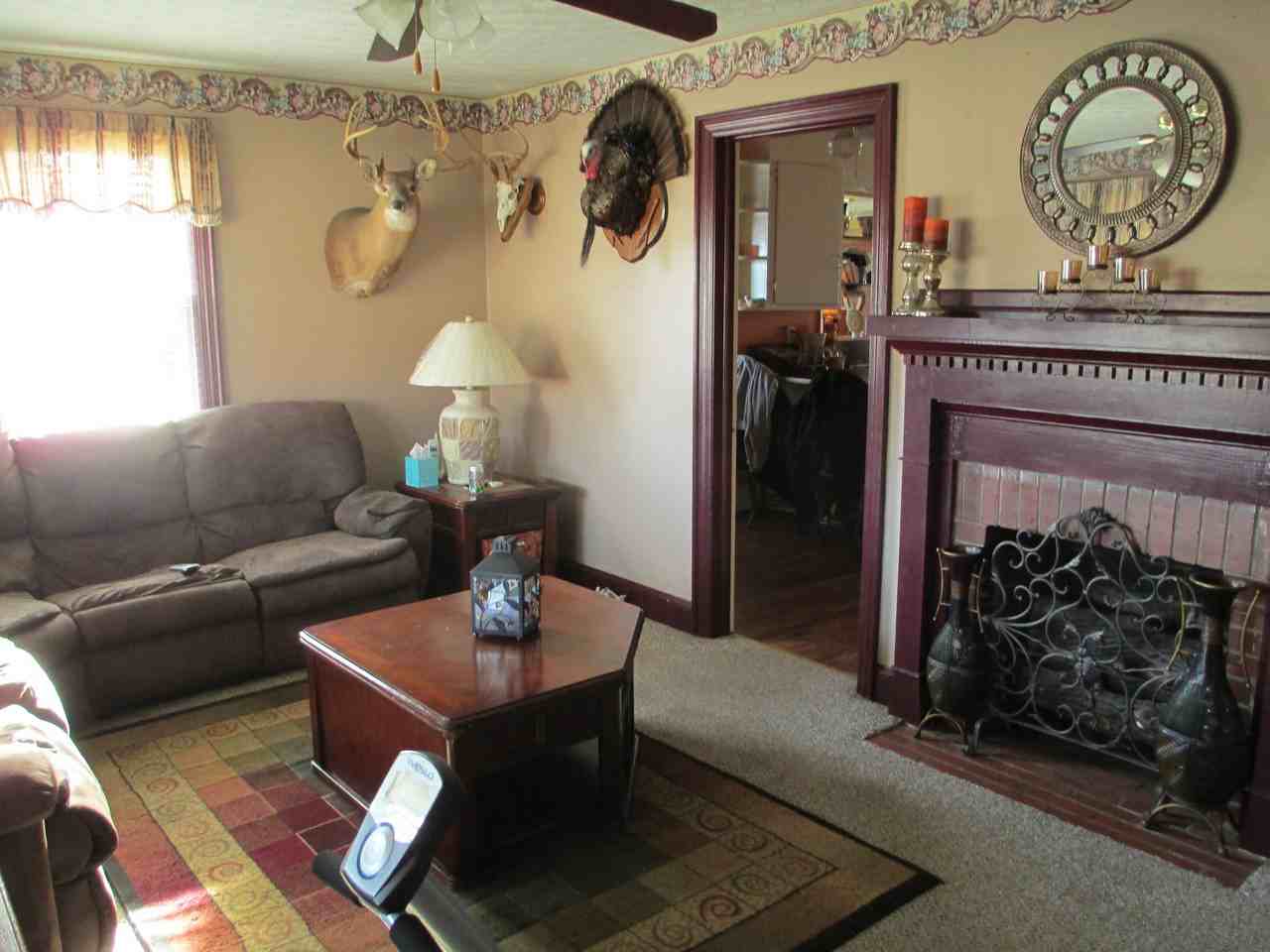 925 Wilson St - Photo 2 of 6