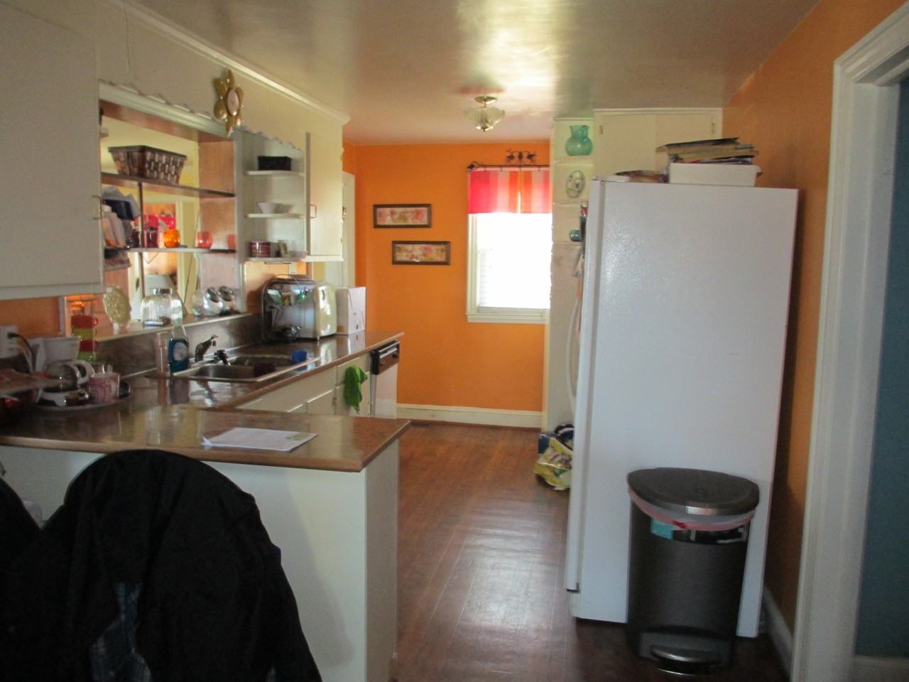 925 Wilson St - Photo 3 of 6