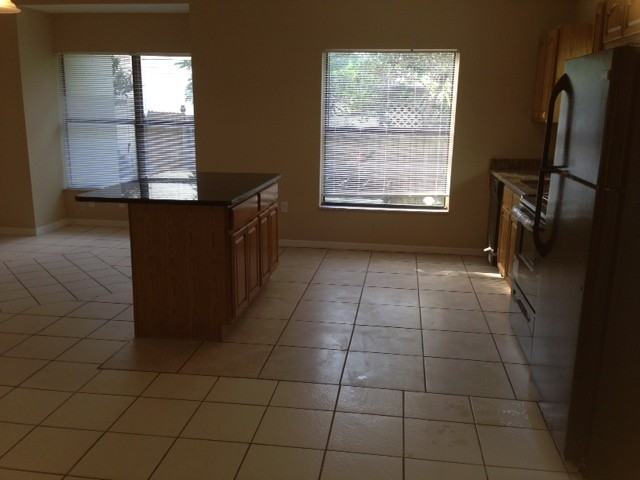 925 Sandywood Dr - Photo 3 of 11