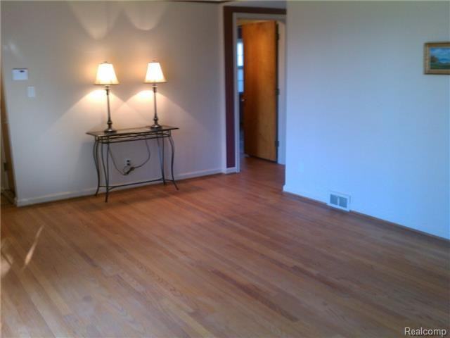 3316 Eastham Rd - Photo 2 of 14