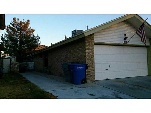 1836 Dean Jones Dr - Photo 3 of 17