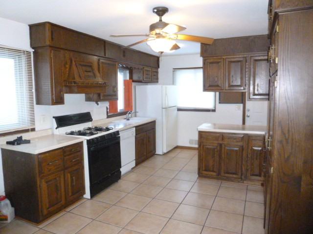 3901 E 54th St - Photo 2 of 10