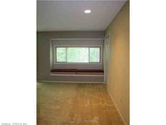 30 Carriage Dr - Photo 3 of 10