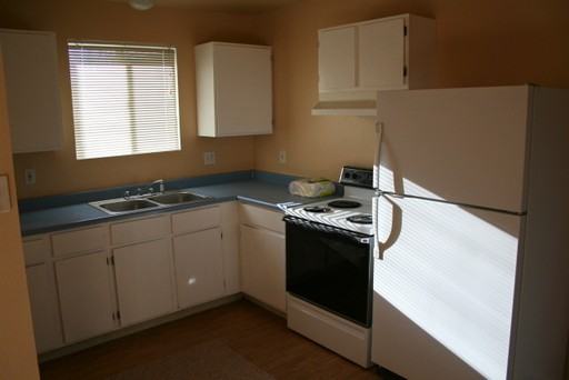 220 W Dion St - Photo 2 of 8