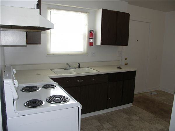 532 Lawrence St - Photo 2 of 10