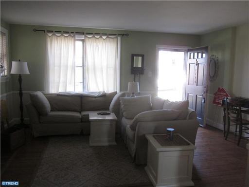 1720 Maple St - Photo 3 of 12